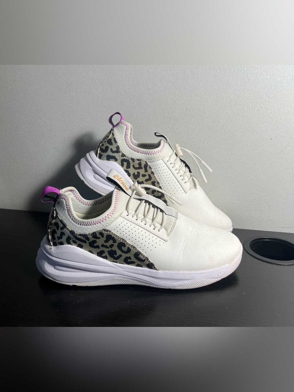 Clove Classic women's sneakers